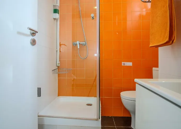 Pensión Tagus 5 Colours Algés